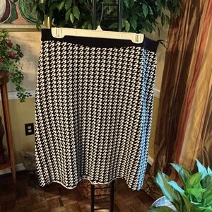 Black and White plaid knit. Skirt by Kasper.